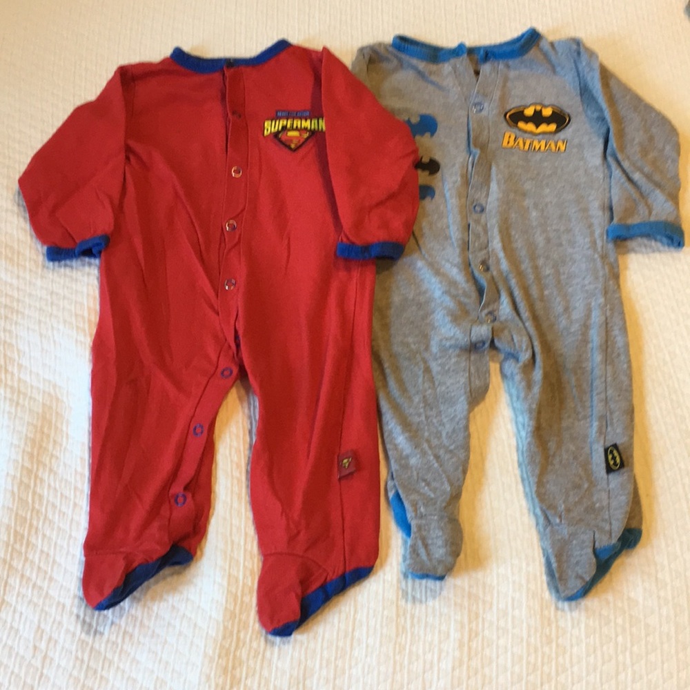 🦸🏻‍♂️ Superhero Footie Pajamas (SET OF 2)